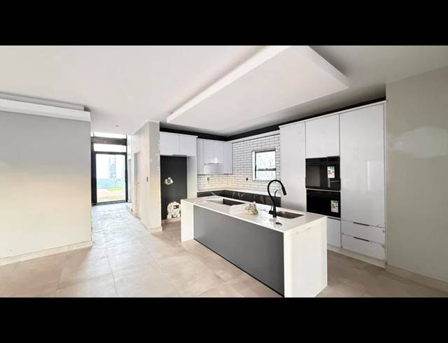 4 BEDROOM HOUSE FOR SALE IN FOUNTAINBROOK ESTATE